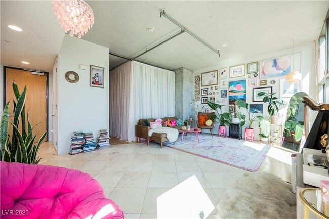 Building Photo - 353 E Bonneville Ave