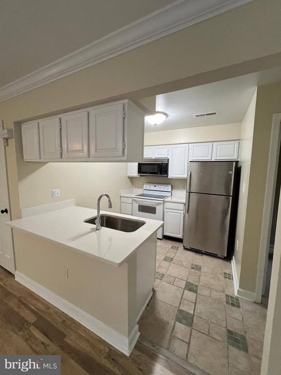 Building Photo - 12140 Salemtown Dr