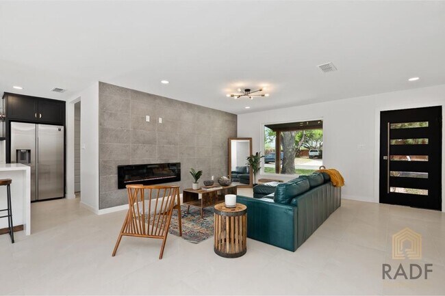 Building Photo - SPACIOUS 4 BED 3 BATH HOME FOR RENT!!!