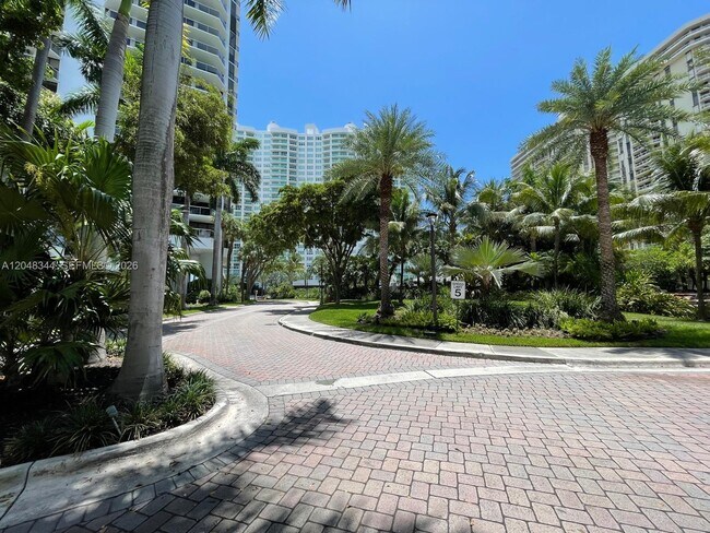 Building Photo - 20281 E Country Club Dr