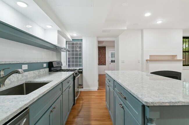 Building Photo - 110 Summit Ave