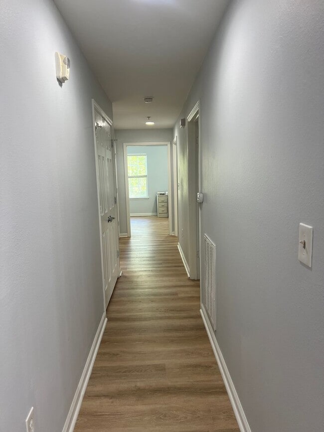 Building Photo - Beautifully Updated 3-Bedroom in Bridgepointe