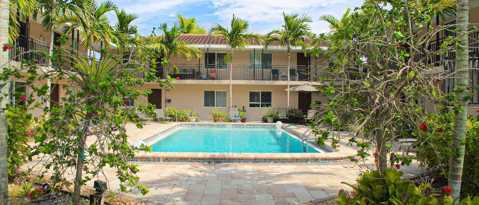 Building Photo - 2102 Alamanda Dr