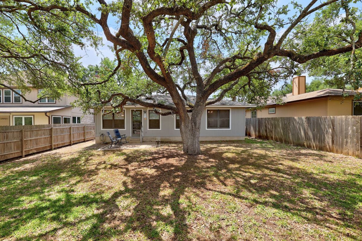 Building Photo - 1205 Forest Oaks Path