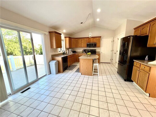 Building Photo - 65 Carriage Trl