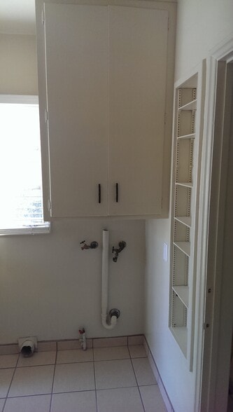 Laundry Room - 1226 S Longwood Ave