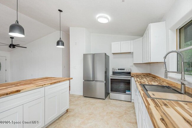 Building Photo - 4085 Cypress Bend