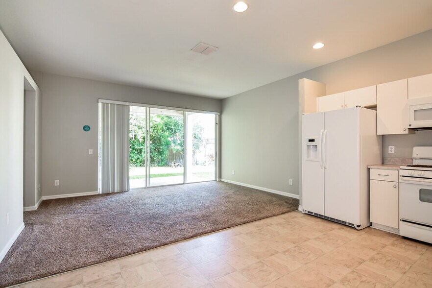 Building Photo - 15819 Stags Leap Dr