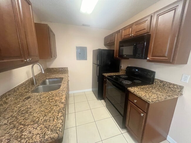 Building Photo - 2597 Grassy Point Dr