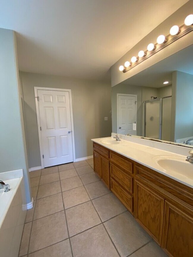 Building Photo - DON'T MISS THIS INCREDIBLE SOUTHSIDE LEASI...