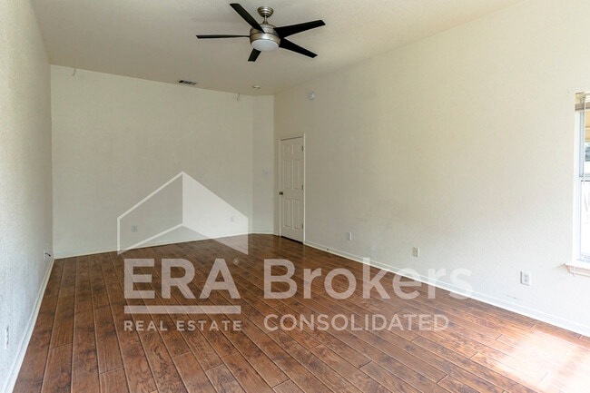 Building Photo - 2802 Southwood Dr