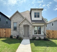 Building Photo - 4305 W Bronco Dr