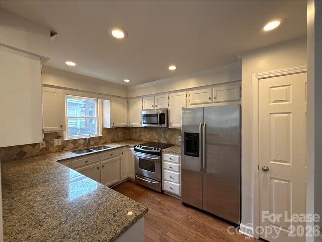 Building Photo - 815 Lexington Ave