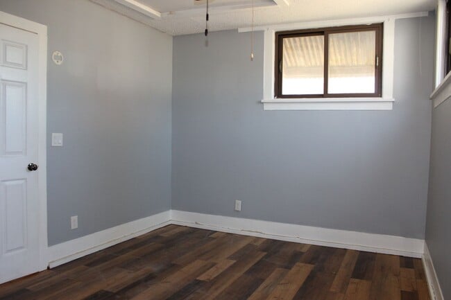 Building Photo - 3 Bedroom - one level