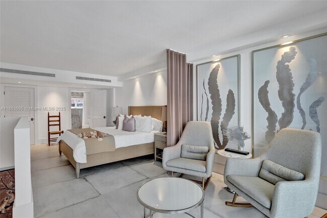 Building Photo - 5401 Collins Ave