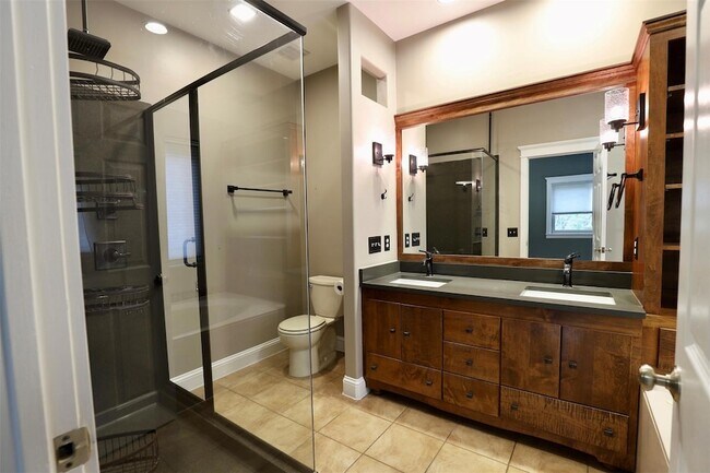 Building Photo - 8205 Mescalero Dr