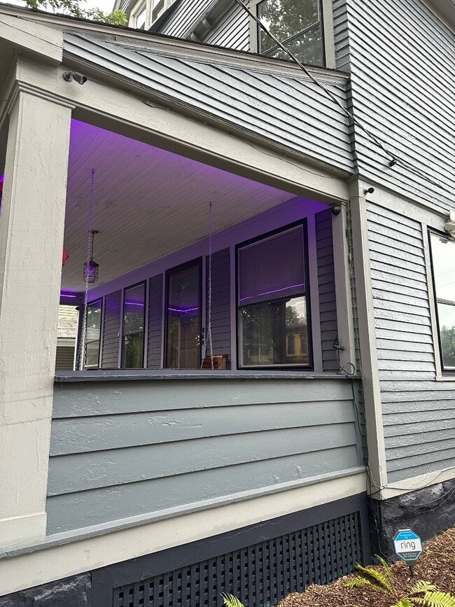 Building Photo - 6110 W Clinton Ave
