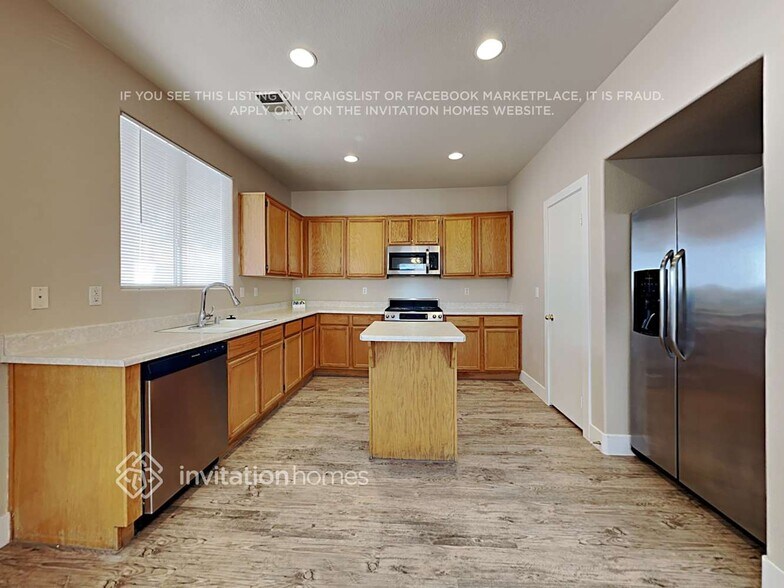 Building Photo - 6653 Maple Mesa St