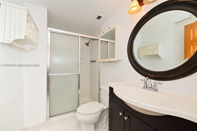 Building Photo - 7441 Wayne Ave