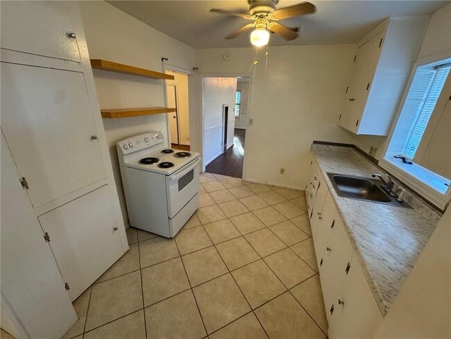 Building Photo - 35 E Chadwick Dr