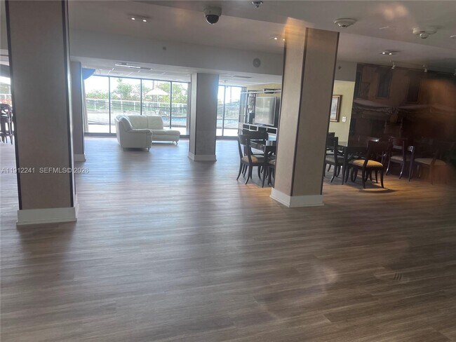 Building Photo - 10185 Collins Ave