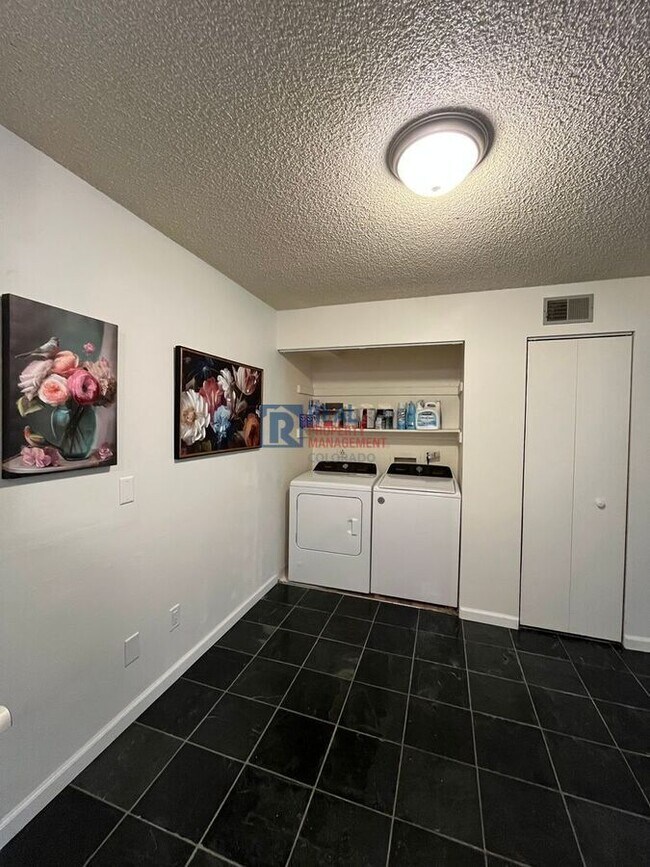 Building Photo - 3344 S Ammons St