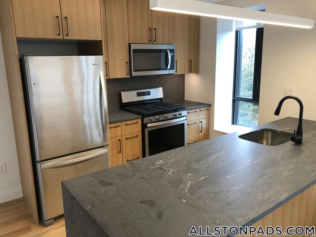 Building Photo - 83 Gardner St