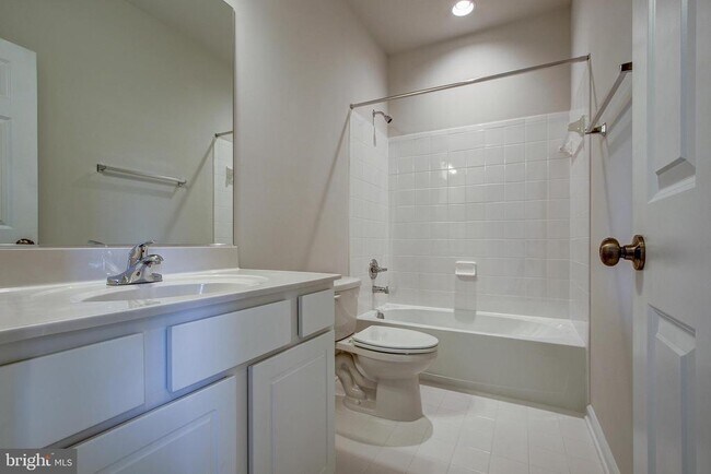 Building Photo - 14217 Travilah Rd