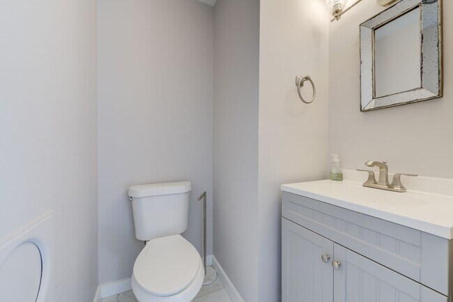 Building Photo - Renovated Pet Friendly House