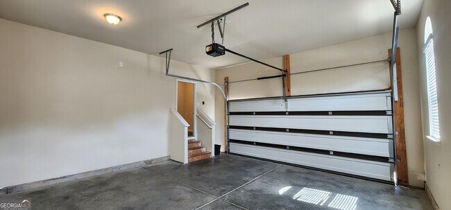 Building Photo - 525 Twelve Oaks Dr