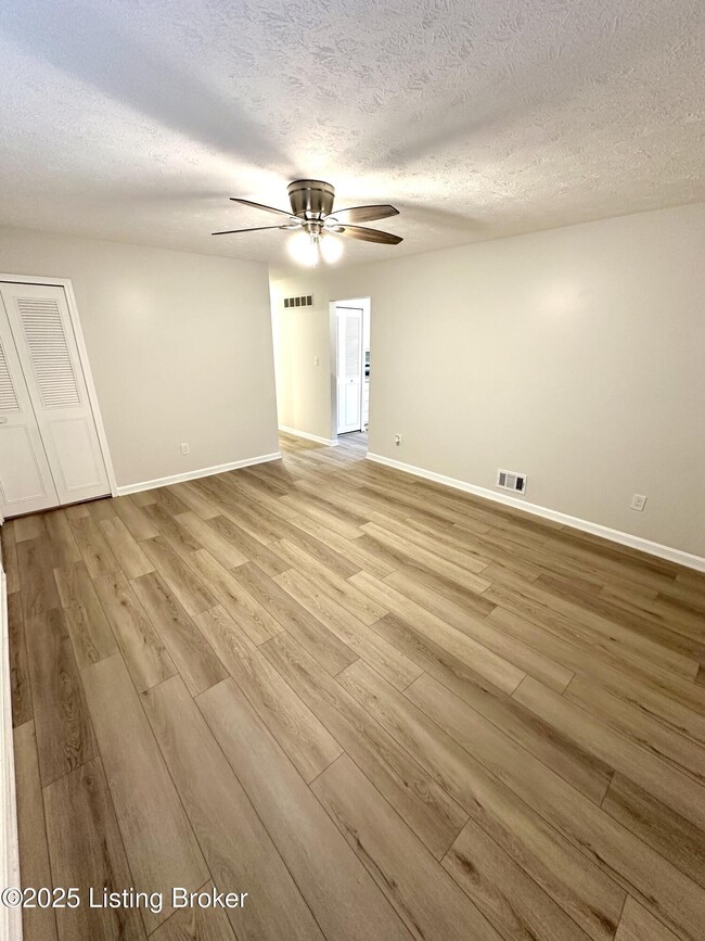 Building Photo - 6203 Lynnchester Dr