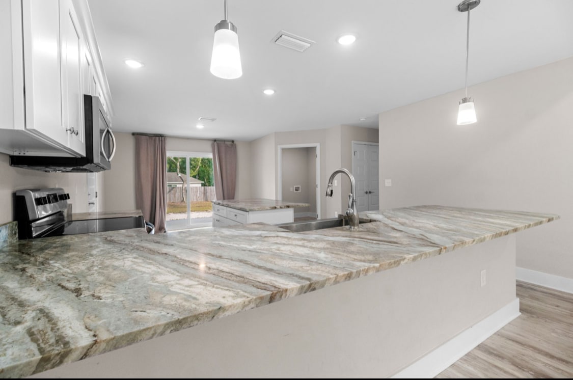 Building Photo - 13050 Hartung Ave