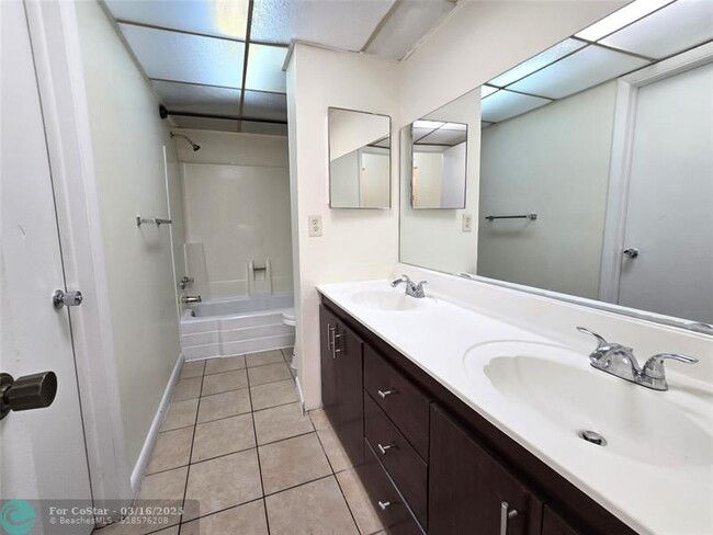 Building Photo - 2800 NW 56th Ave
