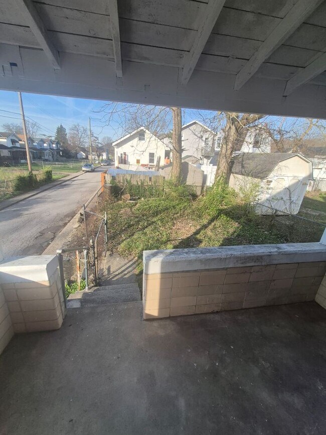 Building Photo - 2765 Alexandria Ave