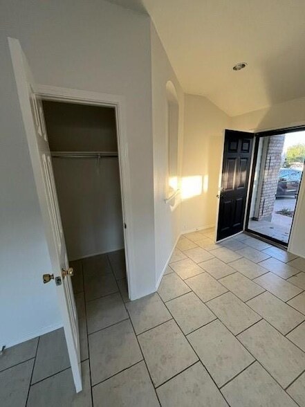 Building Photo - 908 Rocking Spur Cove