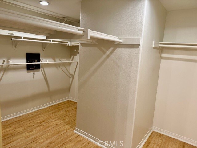 Building Photo - 26562 White Oaks Dr