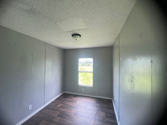 Building Photo - 3 BR 2 Bath 1,280 sq ft singlewide mobile home on 0.88 acres in Lonoke, AR