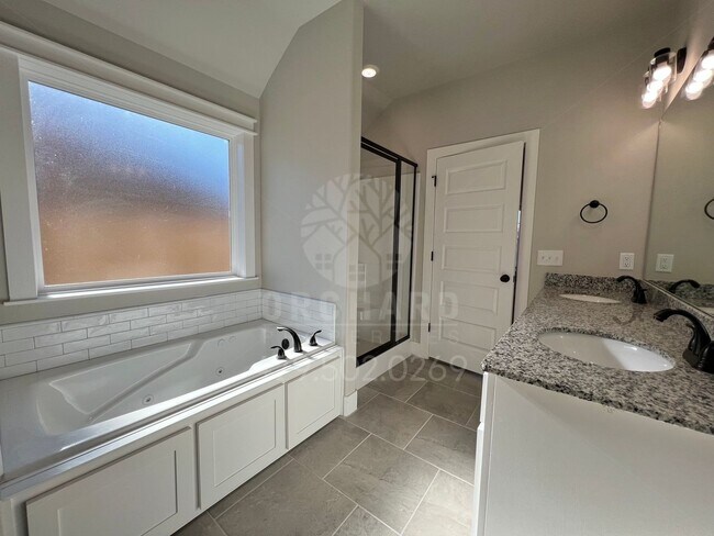 Building Photo - Single-Family Home- Desirable Clearwood Plan