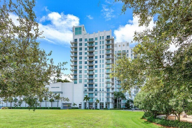 Building Photo - 300 S Australian Ave