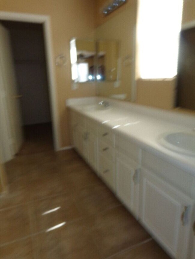 Building Photo - 3 bedroom 2.5 Bath in East Mesa
