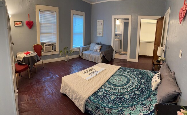 Building Photo - 2328 Union St