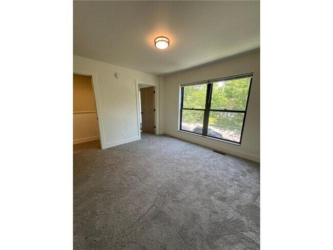 Building Photo - 131-137 W 46th St