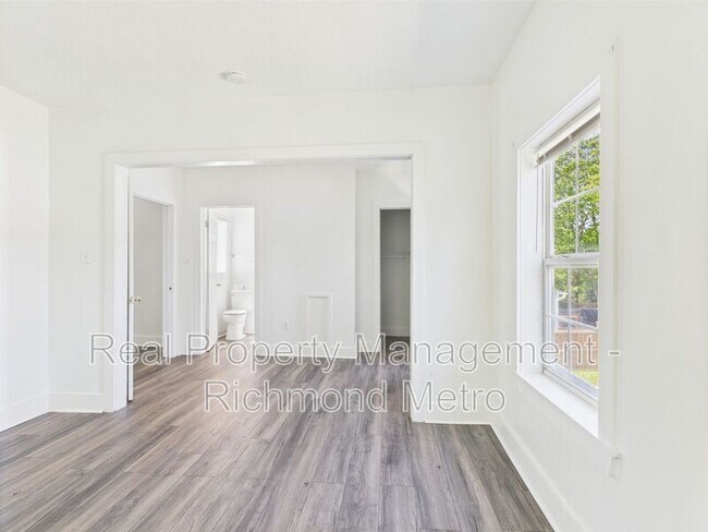 Building Photo - 1610 N 28th St