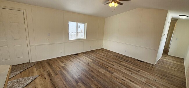 Building Photo - Fully Renovated 3Bd/2Ba Home in River Rock Fenced Yard Pet Friendly