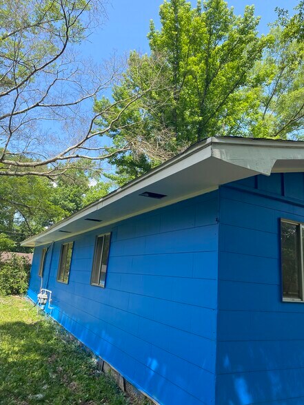 Building Photo - 2998 Kentwood Dr