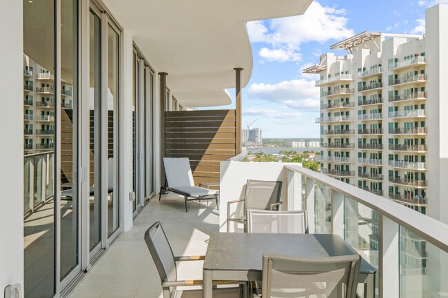 Building Photo - 3100 N Ocean Dr