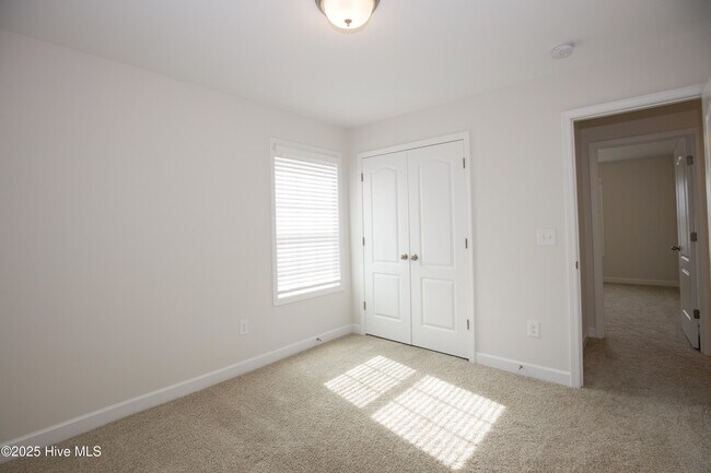 Building Photo - 1170 Camellia Dr
