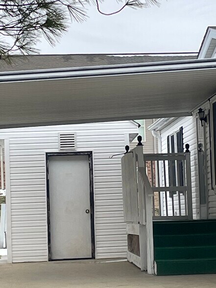 Building Photo - 128 White Pine Blvd