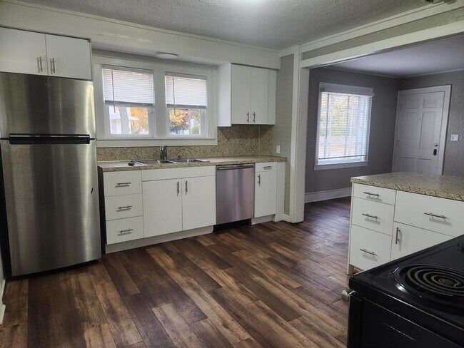 Building Photo - 200 Gold Ave NW