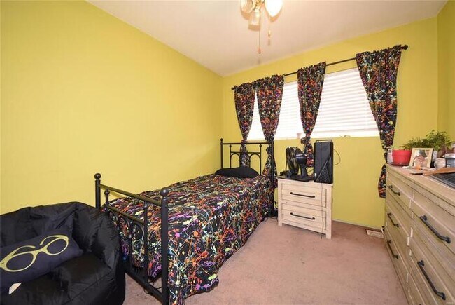 Building Photo - Fantastic 3bd/1ba home! Coming soon!